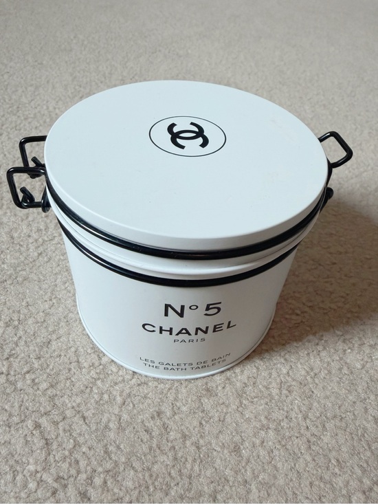 CHANEL Other - Limited Edition CHANEL Facyory N°5 White Bath Tablets